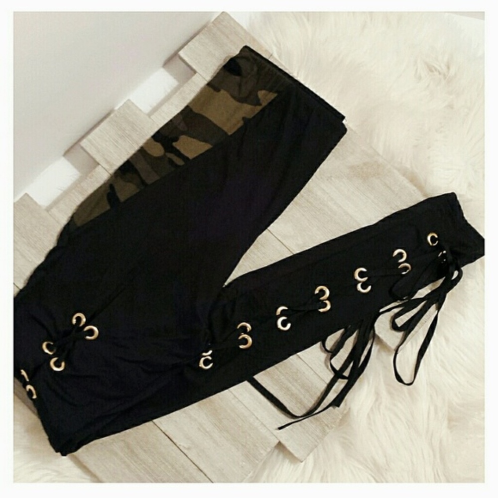 ❤️ Black Open Lace-Up Leggings w/ Camo Accents - Picture 3 of 8